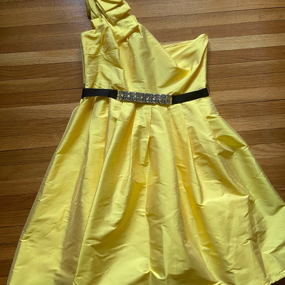 City Triangles Dresses & Skirts - City Triangle short formal dress